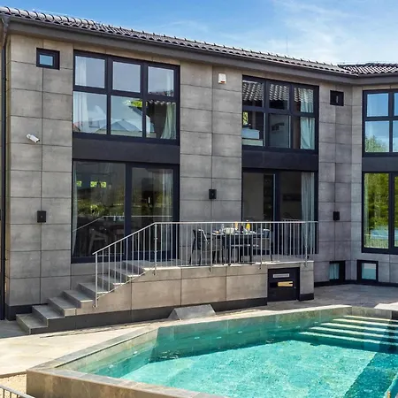 Signature * Malinska