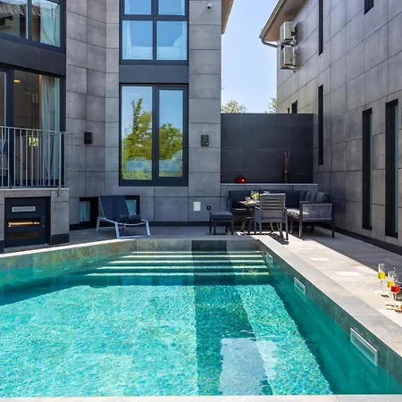 Signature * Malinska